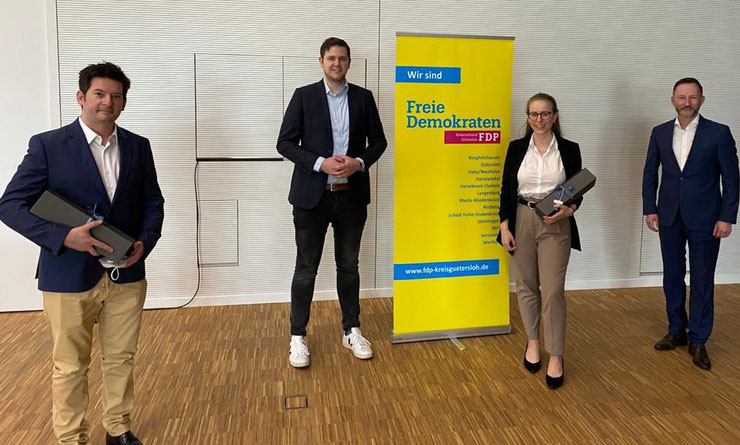 (v.l.n.r.) Daniel Loermann (Landtagskandidat WK 95), Patrick Büker (FDP-Kreisvorsitzender), Berit Seidel (Landtagskandidatin WK 96), Stephen Paul (FDP-Landtagsabgeordneter)