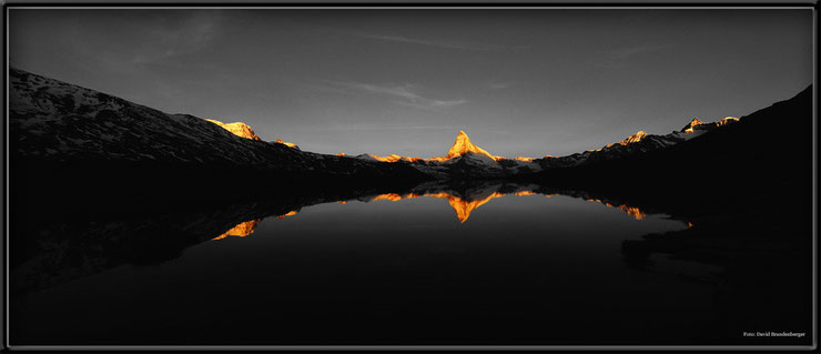 Matterhorn,Stellisee,Schwarzweiss,Gewinnerfoto,Wettbewerbsgewinner,Gewinner,Winner,Zermatt,Schweiz,Spiegelung,Morgenrot,Berg,angeleuchtet,Switzerland,David Brandenberger,