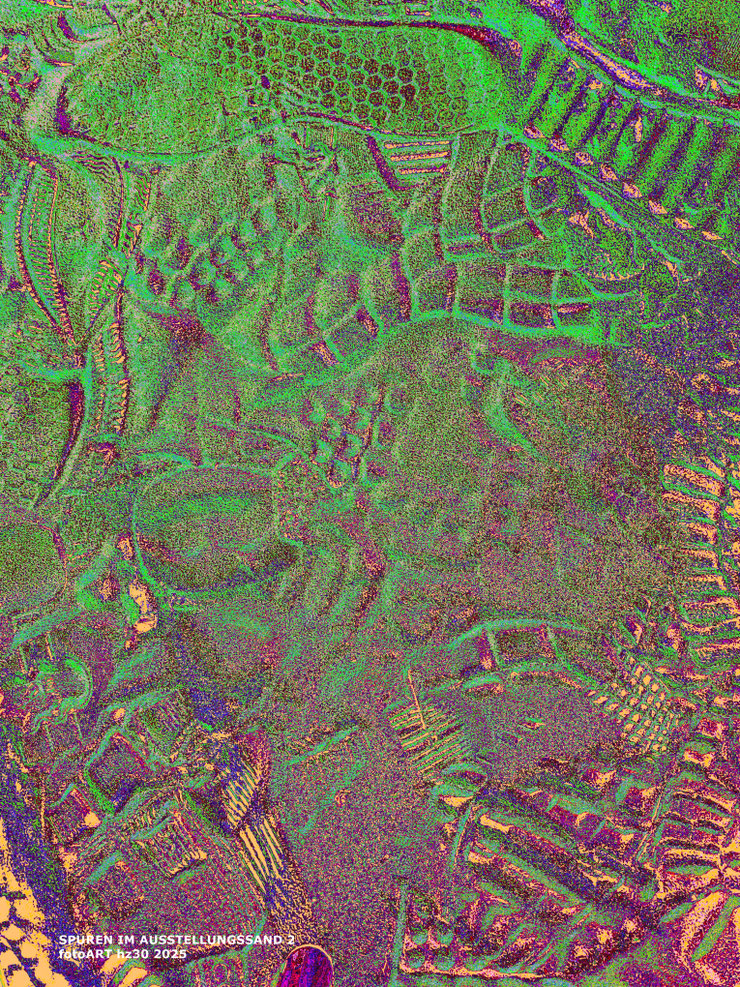 SPUREN IM AUSSTELLUNGSSAND 2 fotoART-hz30 2025
