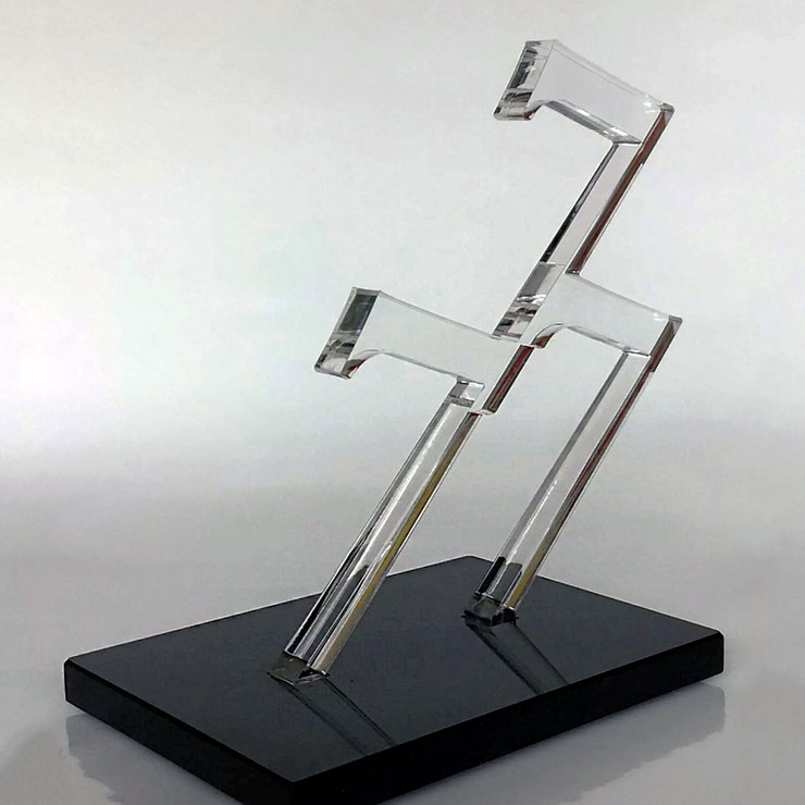 Paolo Grassi sculpture 777 in plexiglass, side view highlighting clarity and geometric harmony