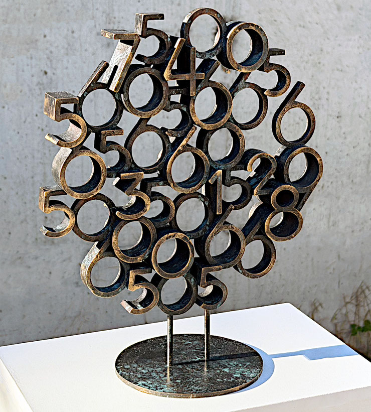 Paolo Grassi, Birba, bronze sculpture from the project From ‘0’ to Infinity, composed of layered numerical forms on a circular base.