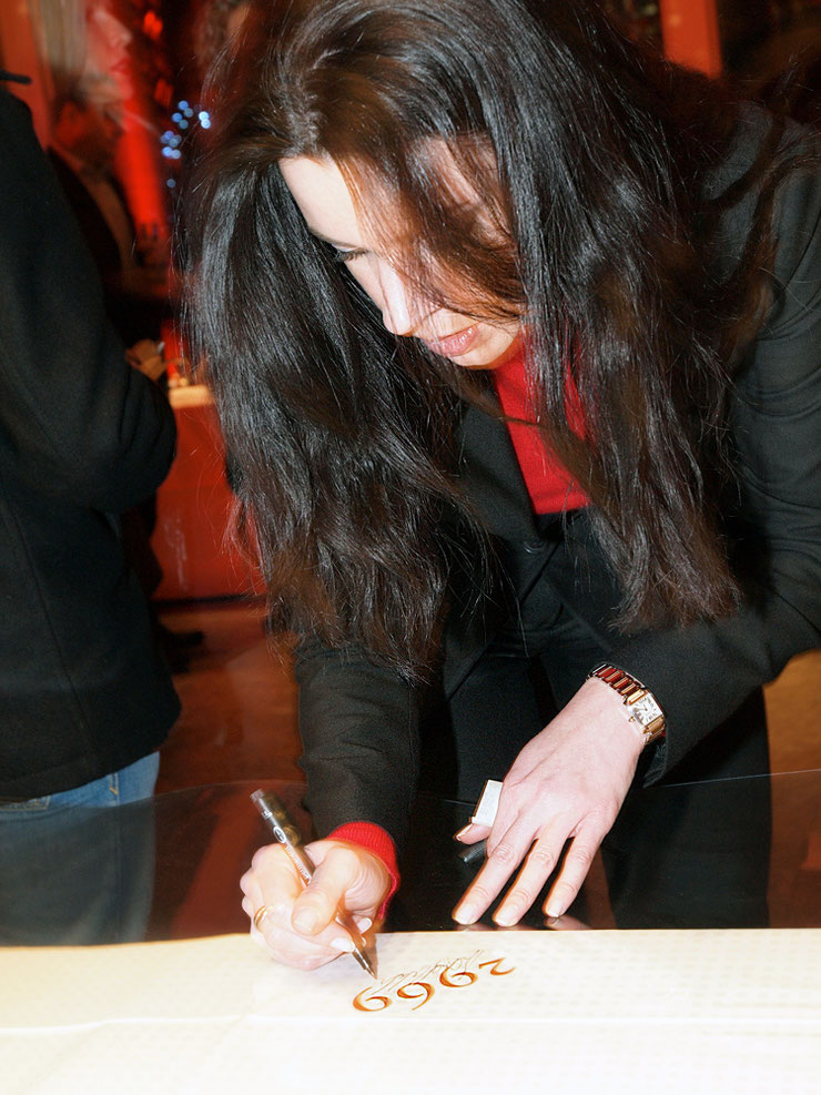 Participant signing her unique number 2696 during Paolo Grassi’s UBS SA participatory art performance