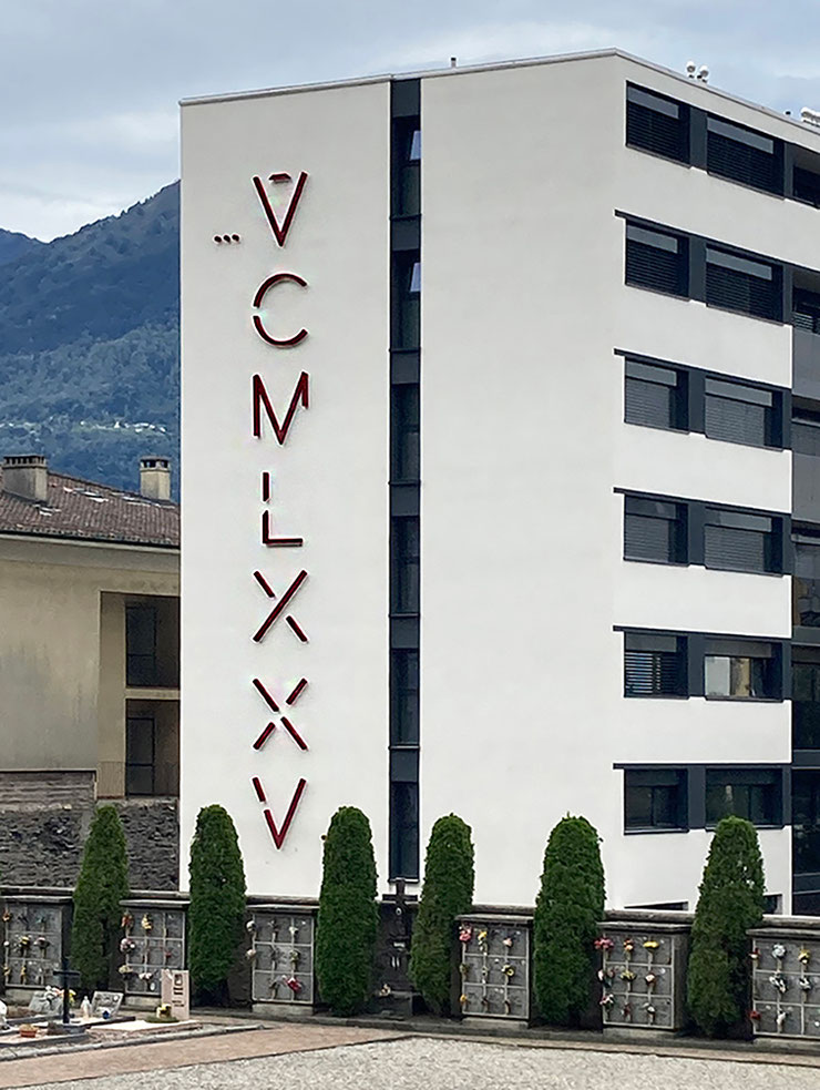 Complete view of Paolo Grassi’s VCMLXXV installation on the building facade in Locarno, facing the cemetery.