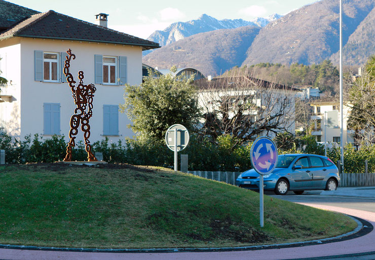 paolo-grassi-le-corbusier-tribute-public-installation-losone-roundabout
