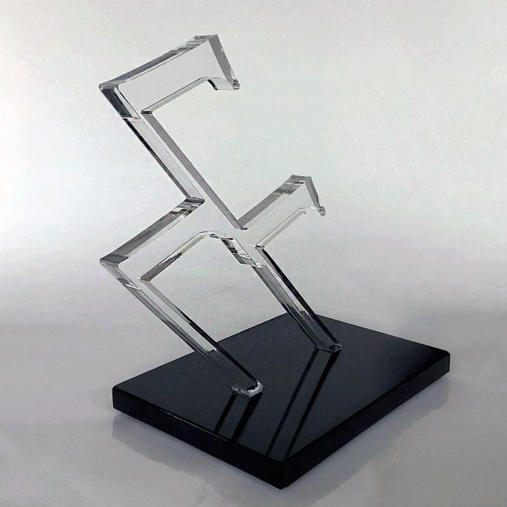 Paolo Grassi sculpture 777 in transparent plexiglass, minimal diagonal view on glossy base