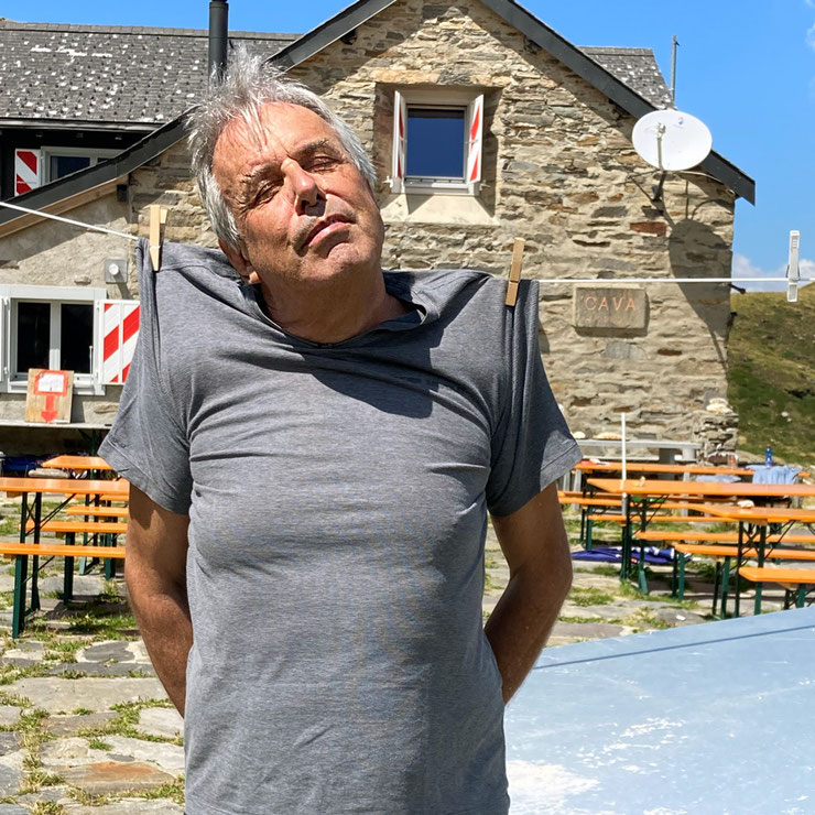 Paolo Grassi suspended by pegs at 2,000 meters – ironic self-portrait within the From "0" to Infinity project