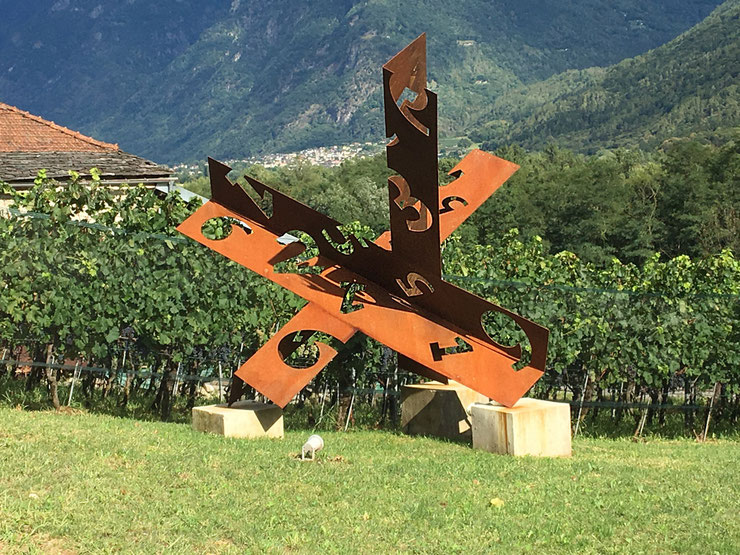 Main view with vineyard and sculpture in foreground