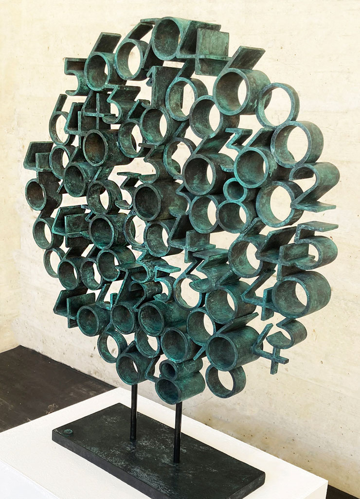 Oblique top view of Tobia, revealing the sculptural interplay of volume and void. – Vista dall’alto obliqua di Tobia, che rivela il gioco scultoreo tra pieno e vuoto.