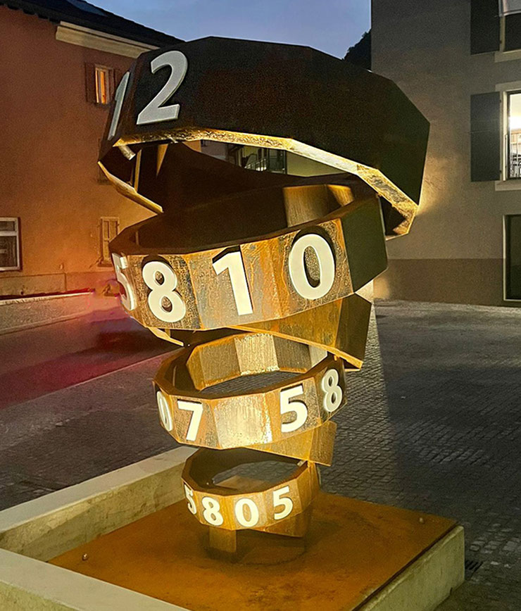 Paolo Grassi sculpture Thiago – site-specific circular installation with oxidized steel and sequential numbers