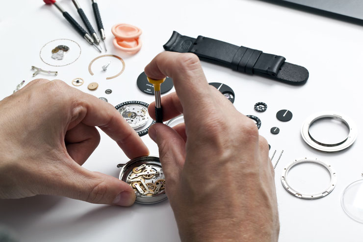 Bulova accutron riparazione sale