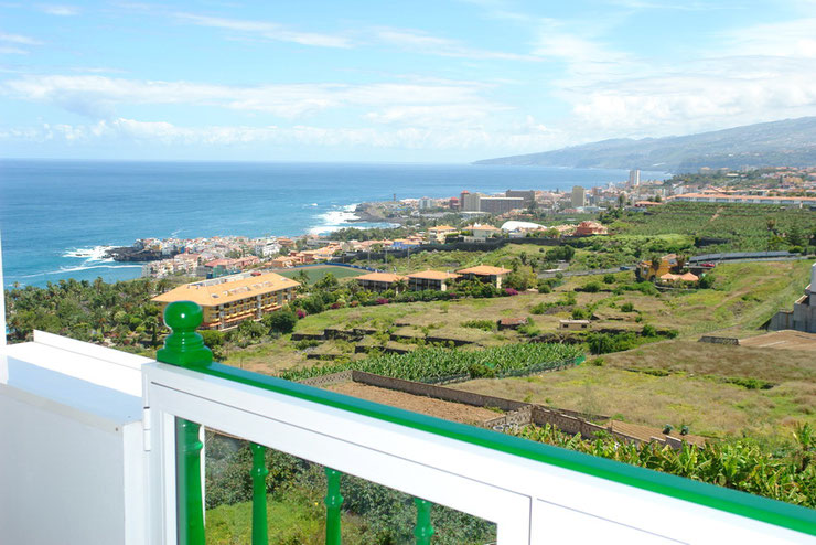 Wunderschöner Blick über die Landschaft vor La Longuera bis zum Meer.