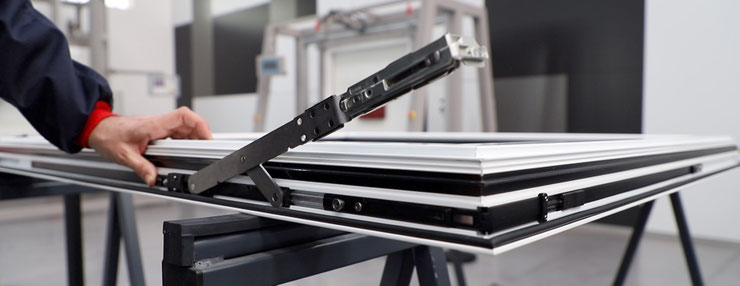 Venta e instalación de accesorio para ventanas de aluminio oscilobatientes