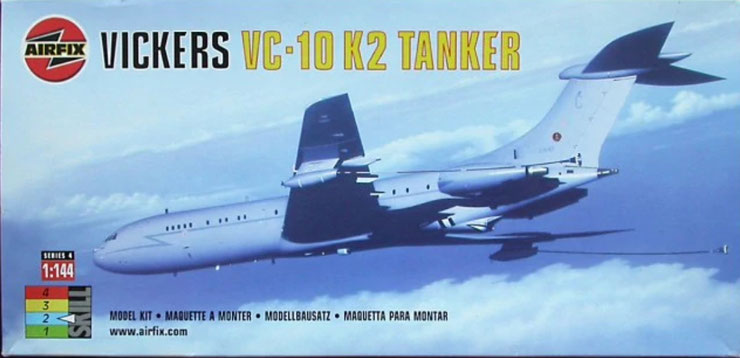 2× A04026 A) Vickers VC-10K2 101SQ Muhurraq 1991 - VC-10K2, 101 SQ, RAF Brize Norton, UK 2001 (Schaal 1:144)