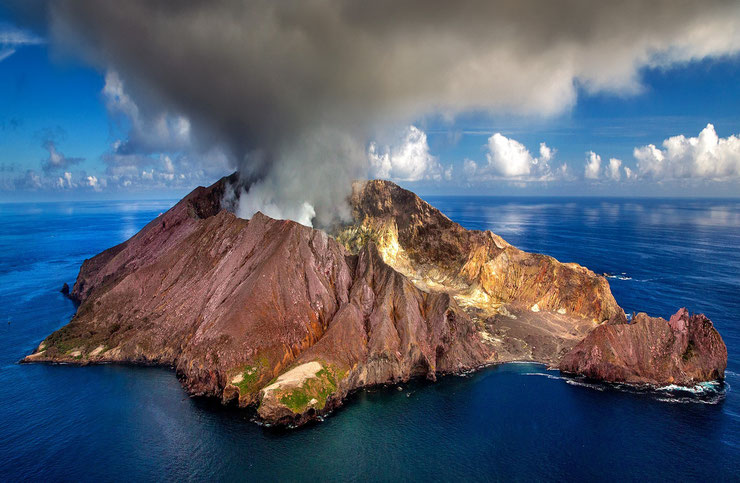 Volcan en éruption - Nouvelle Zélande