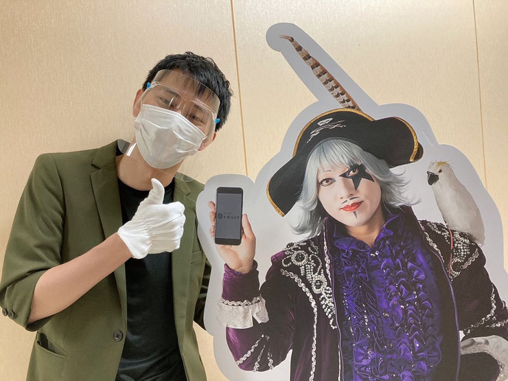 研修講師はフェイスガード&手袋を着用