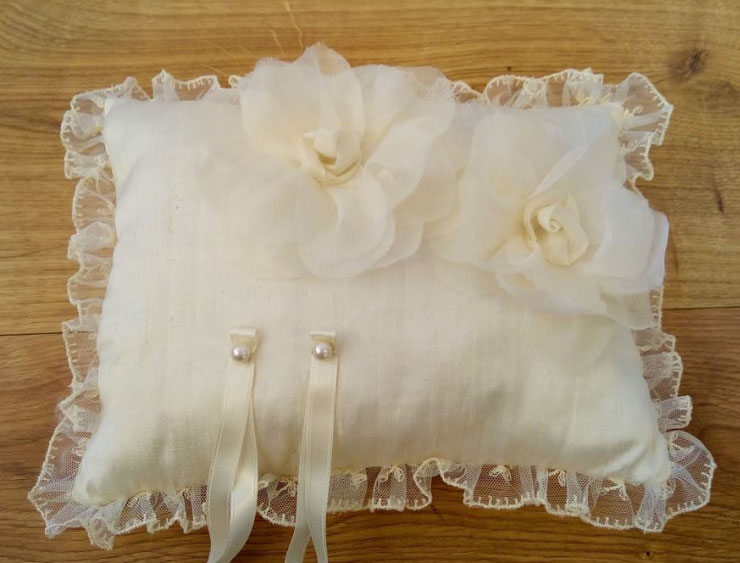CUSCINO PER LE FEDI, PORTAFEDE - RING CUSHION