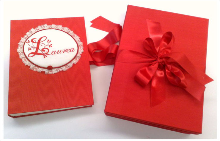 album moirée rosso con scatola ricamo Laurea