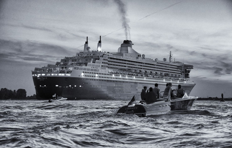 © Hans G. Lehmann | Queen Mary II auf der Elbe