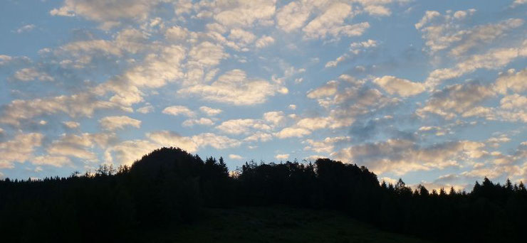 Einbruch der Nacht bei der Auszeit auf der Alm