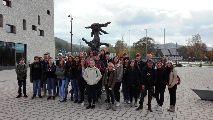 Die Klassen 8 und 9 bei dem Vortrag in der Lohrer Stadthalle