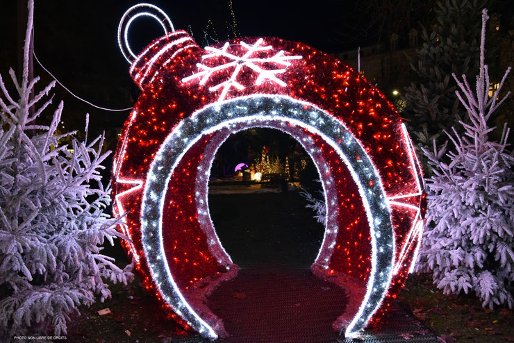 Féérie de Noël, marché de Noël à Amiens, photo non libre de droits