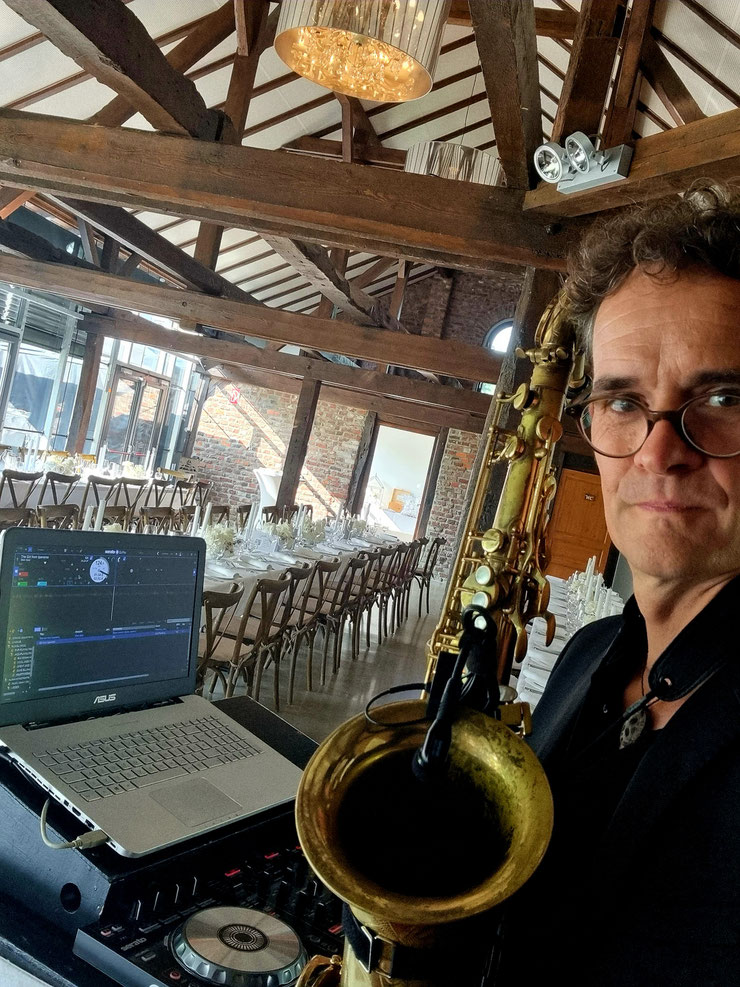 Hinter DjSaxFirst steht der DJ und Saxophonist Rüdiger Scheipner (DJ plus Sax). Aus NRW ist er in ganz Deutschland unterwegs für Hochzeit,Geburtstag,Firmenfeier,Event,Gartenfeier,Partry