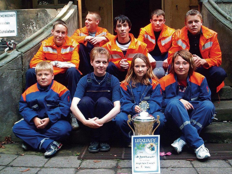 Gunsleber Jugendfeuerwehr im Jahr 2005  unter Leitung von Annett Hennig.   