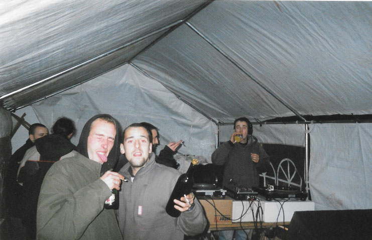 Psykalloween Seconde Edition Free Party Psy.k.d.lik Tribe Pour Halloween 2002 Plage Magouero Plouhinec Archives Rave Party Bretagne de Jean-Charles Troudet Aka KD.BZH