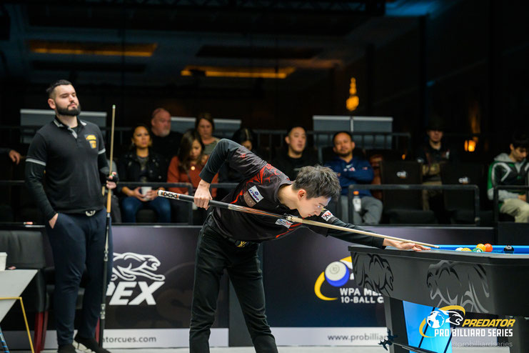 2019年大会覇者・柯秉中 vs 2021年覇者・E・カチが勝者側最終戦で対戦。　© probilliardsiries 2023