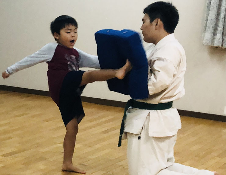 極真空手　空手　空手教室　中村道場　武道　初心者　大人の習い事　子どもの習い事　小学生空手　幼児空手　幼稚園空手　空手女子　女性空手　大人空手　礼儀作法　大阪市天王寺区の空手　大阪市港区の空手　玉造空手　弁天町空手