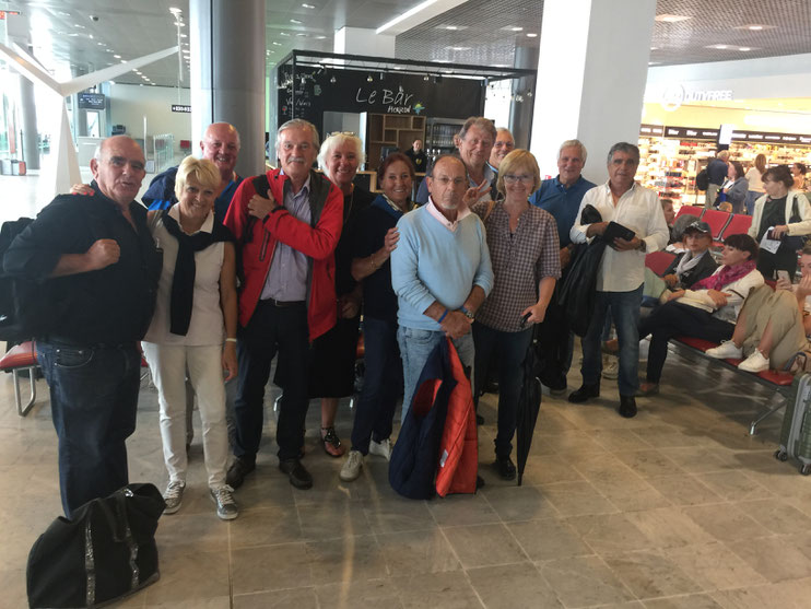 1.Le départ sous la pluie à l'aéroport de Nice