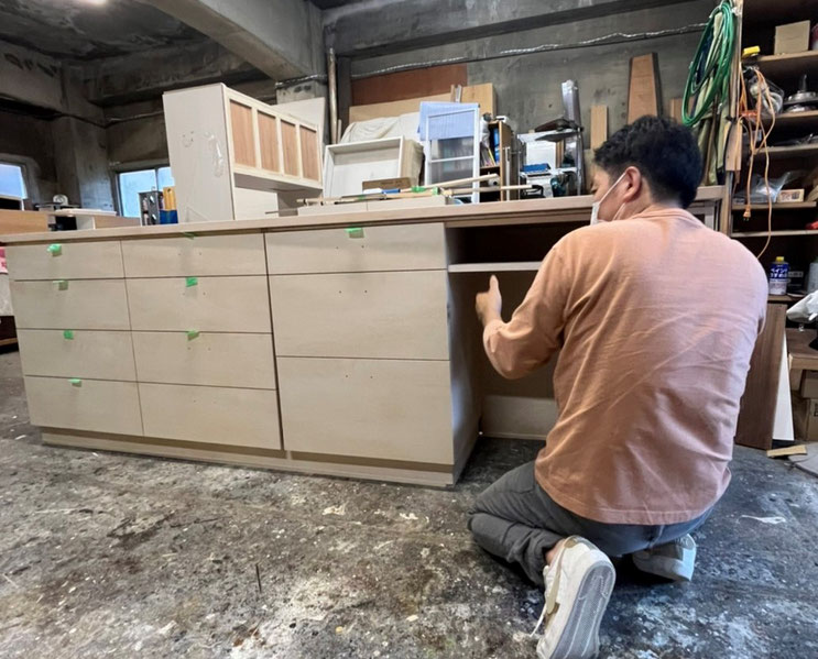 オーダー家具　家具工場　キッチン収納棚　カップボード　シナ材