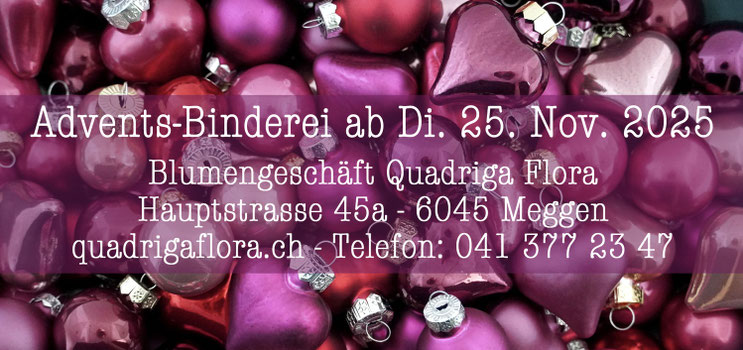 Adventsausstellung 2025 in Meggen, Luzern. Das Blumengeschäft Quadriga Flora an der Hauptstrasse 45, verkauft frische, handgemachte Adventskränze. 