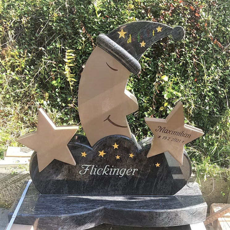 Kindergrabstein Mond und Sterne auf Wolke