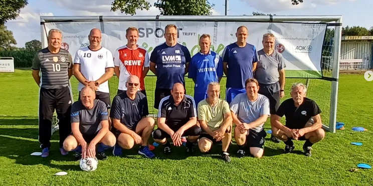 Die Teilnehmer an den ersten Trainingseinheiten zum Gehfußball beim VfL Hörste-Garfeln im Juli 2024 (mittwochs ab 18:30 Uhr)