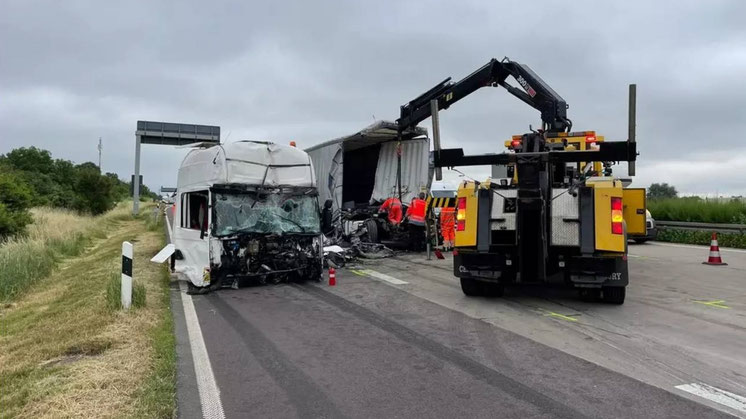 VKU BAB 2 i.R. Hannover AS Irxleben 22.06.21 04:14Uhr © Polizeiinspektion Magdeburg Zentraler Verkehrs- und Autobahndienst