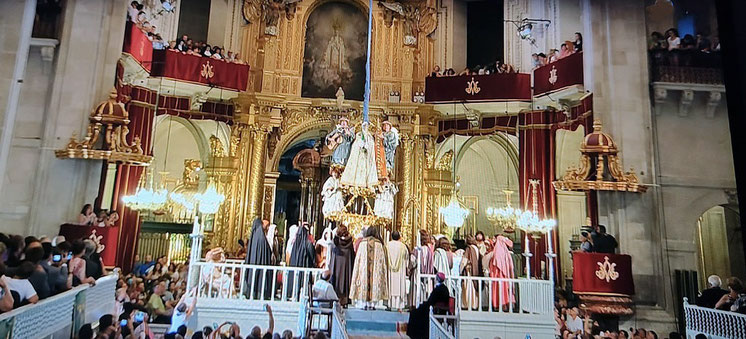 El Misterio de Elche (Misteri d'Elx en valenciano) es un drama musical sagrado sobre la muerte, la asunción y la coronación de la Virgen. 