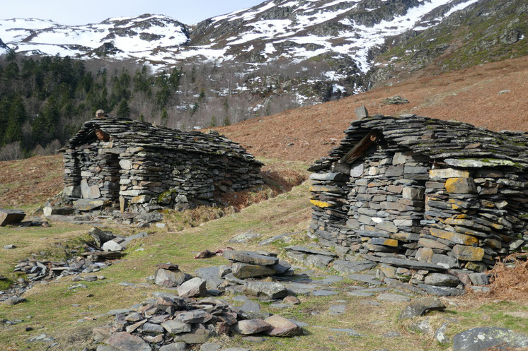 Les cabanes du Courtaou de la Lit