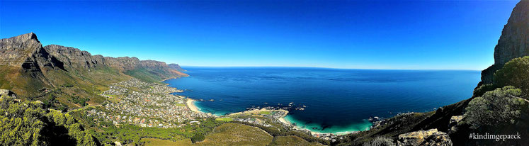 Blick auf Camps Bay & Tafelberg & 12 Apostel beim Aufstieg auf den Lion´s Head