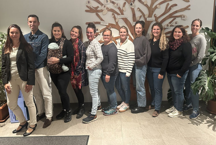 v.l.: Anja Künzel (2.Vorsitzende), Tim Heltner, Lisa Mair, Maria Hinrichs, Angelika Kühn, Monika Roth, Christina Hell, Laura Sauer, Michaela Bleicher (1.Vorsitzende), Conny Scherer, Julia Stöckl; nicht auf dem Bild: Isabelle Seifert (Schriftführerin)