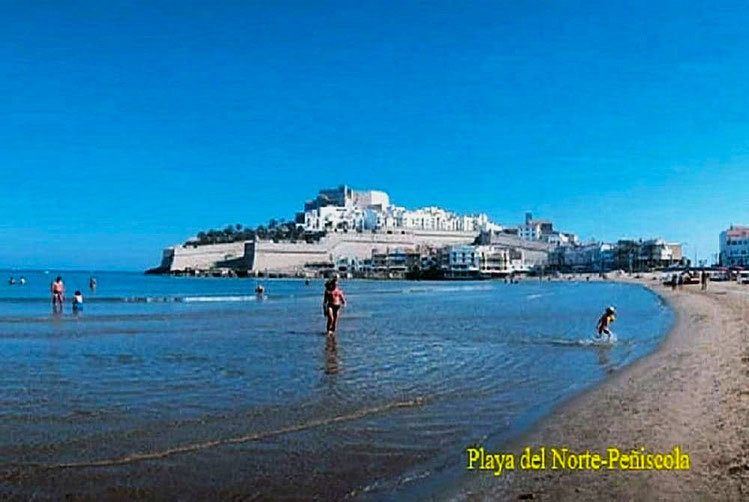 Cooficialmente Peníscola en valenciano/Peñíscola en español) es un municipio de la Comunidad Valenciana (España) situado en la costa norte de la provincia de Castellón.