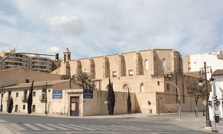 Monasterio de la Trinidad (Valencia). Sor Isabel de Villena ingresó al monasterio de la Santísima Trinidad en Valencia el 28 de febrero de 1445 , de religiosas franciscanas clarisas.