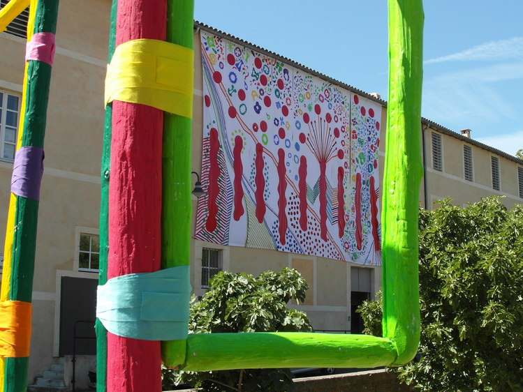 decor-monumentale-textile-festival- evenement-culturel-commerciale-voix-de-la-mediterranee-lodeve