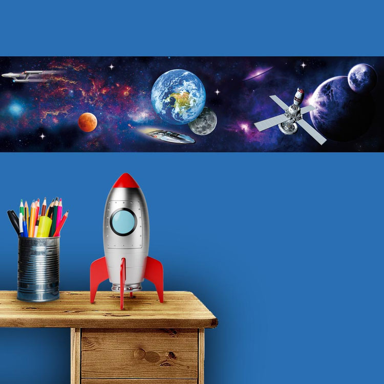 Wandbordüre Weltall mit vielen Planeten, Monden, Raumschiffen und Raumstationen in den Farben dunkelblau, lila schwarz - optional selbstklebend