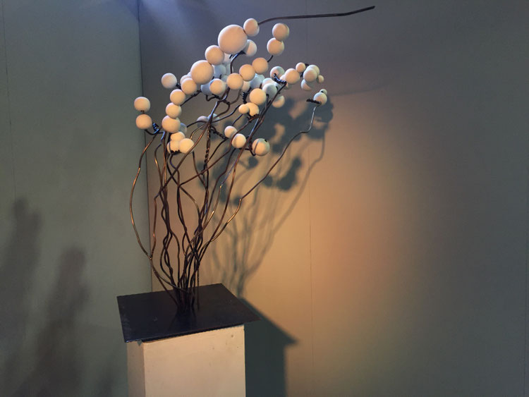 Hauteur 90cm  - Céramique porcelaine et Acier  2017