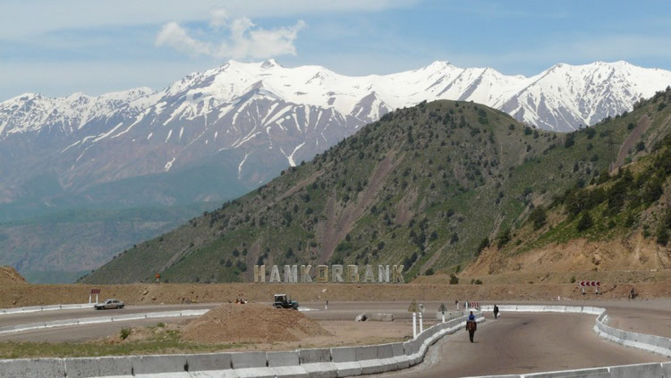 Redescente vers Angren : ca y est on en a fini avec les montagnes pour un petit moment...