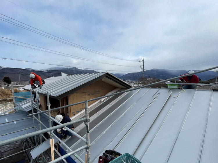 長野県　松本市　安曇野市　建築設計事務所　建築家　news設計室　丸山和男　住宅設計　設計監理　haamaiの家　屋根板金工事