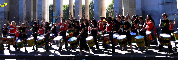 Le Bloco Loco et Zé Samba à la Parisienne