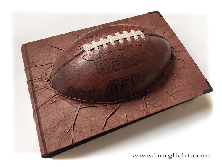 Fotoalbum American Football, Hardcover, Stoffeinband, 35cm x 25cm Querformat, 50 Blatt schwarz, Metallbuchecken schwarz.