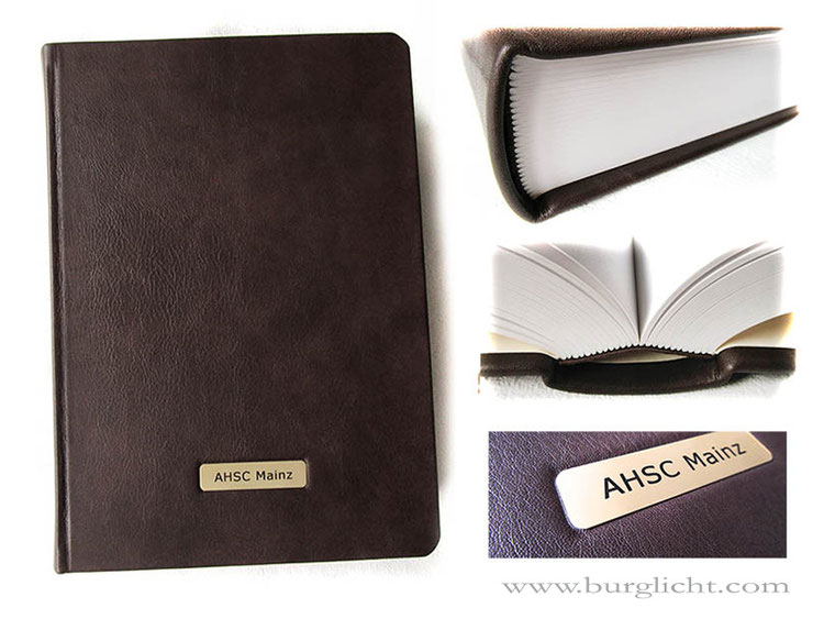 Lederbuch A4, Hardcover-Bucheinband Leder dunkelbraun, 250 Blatt/500 Seiten weiß 130g/m², Metallschild mit Gravur "AHSC Mainz".